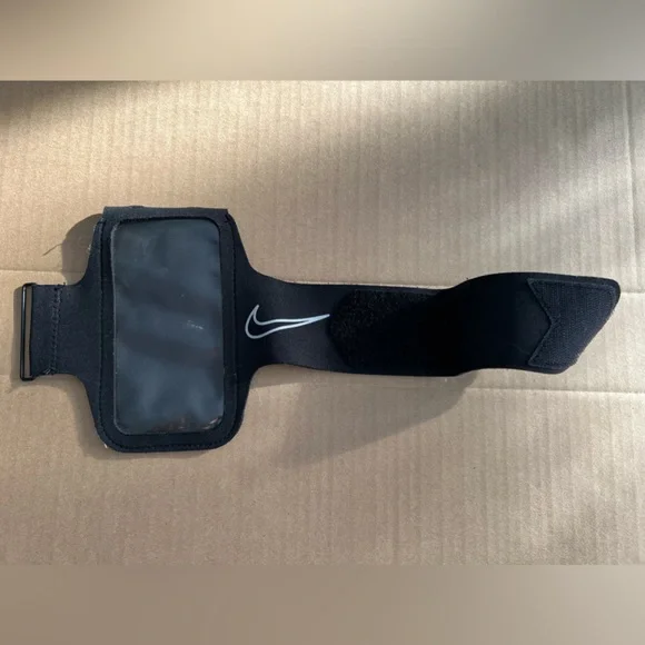 Nike armband for iPhone 6S or equivalent size - Picture 1 of 2